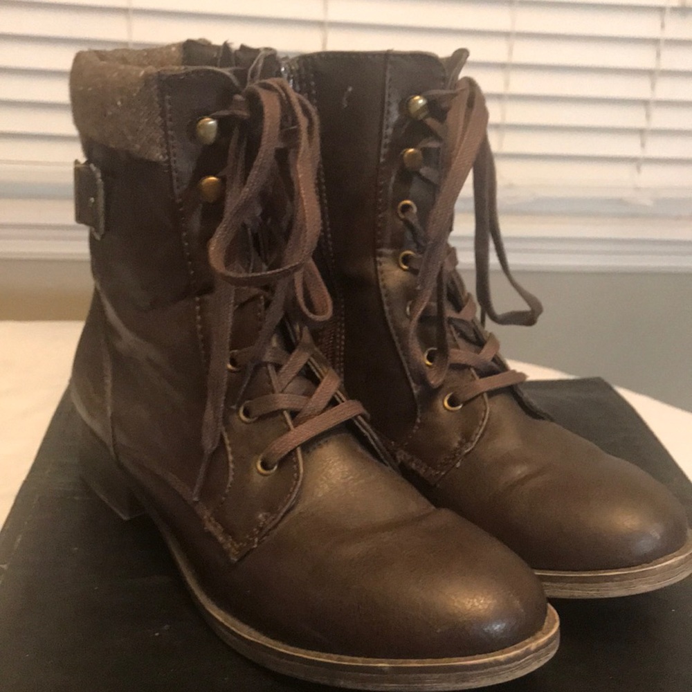 Unbranded lace up mid rise brown boots size 9